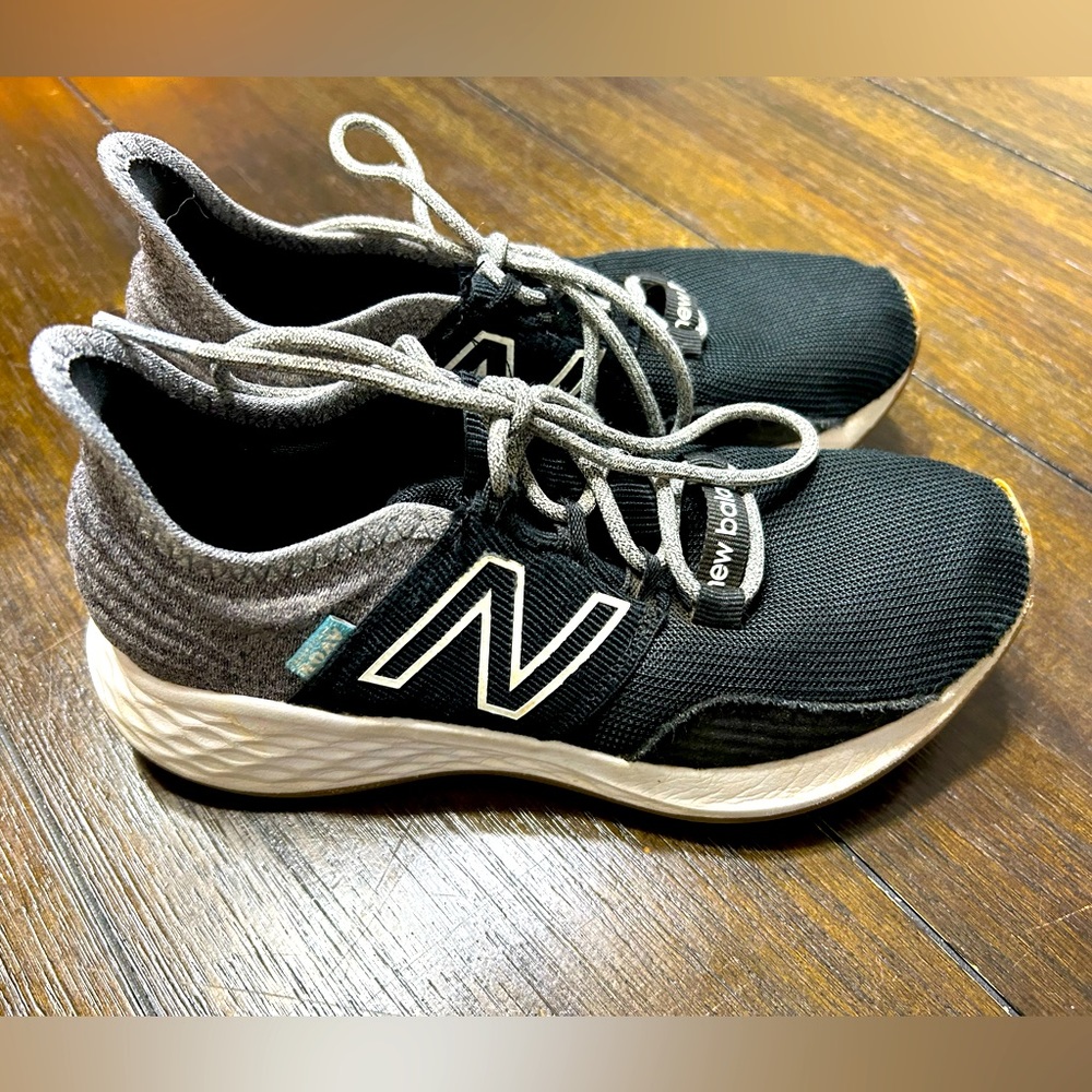 BOYS NEW BALANCE FRESH FOAM ROAV SNEAKER